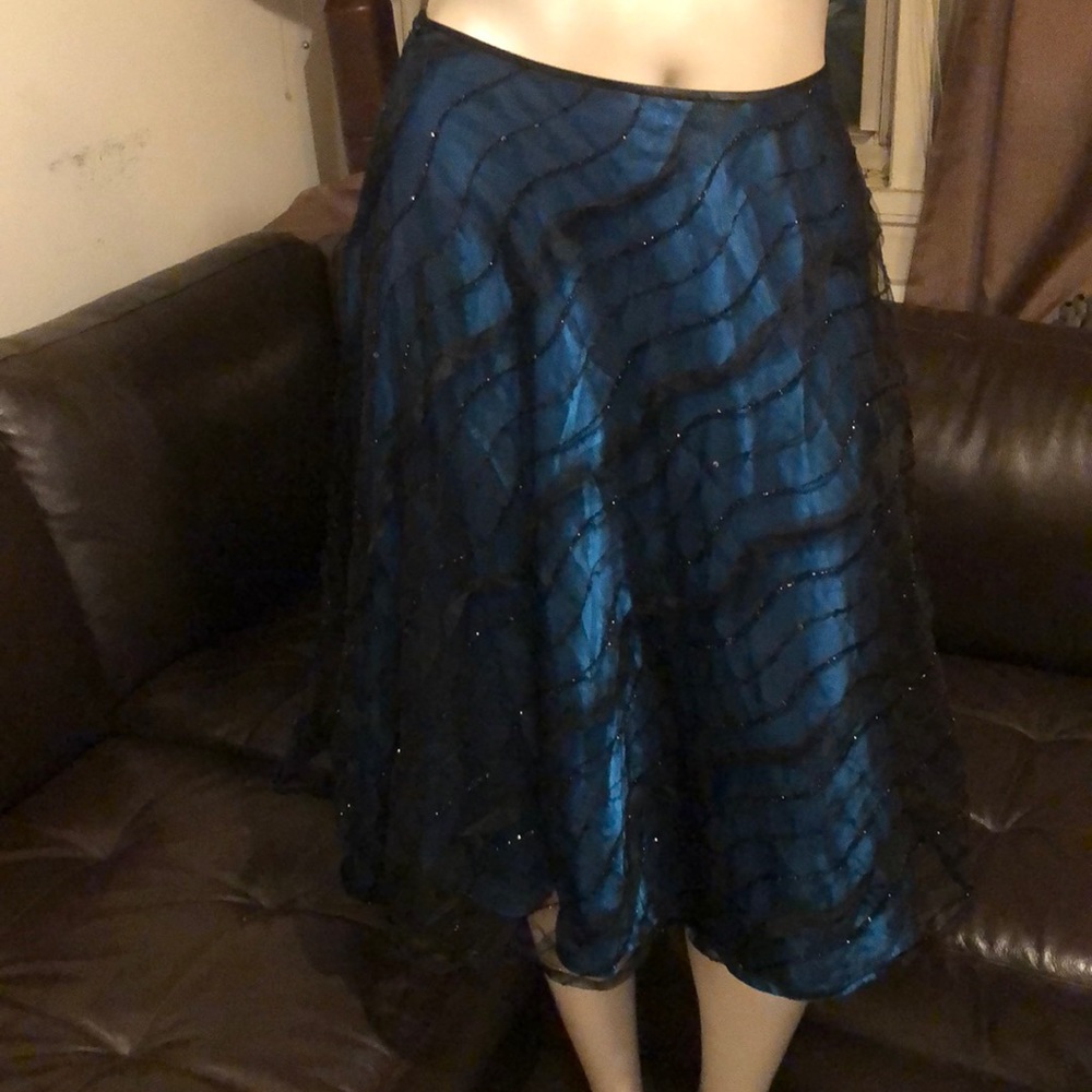Pre-Owned Skirt Black with Sequin accents
